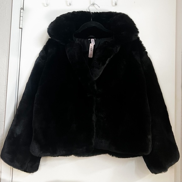VICTORIAS SECRET BLACK
Faux Fur Coat Jacket-Small - Picture 1 of 6